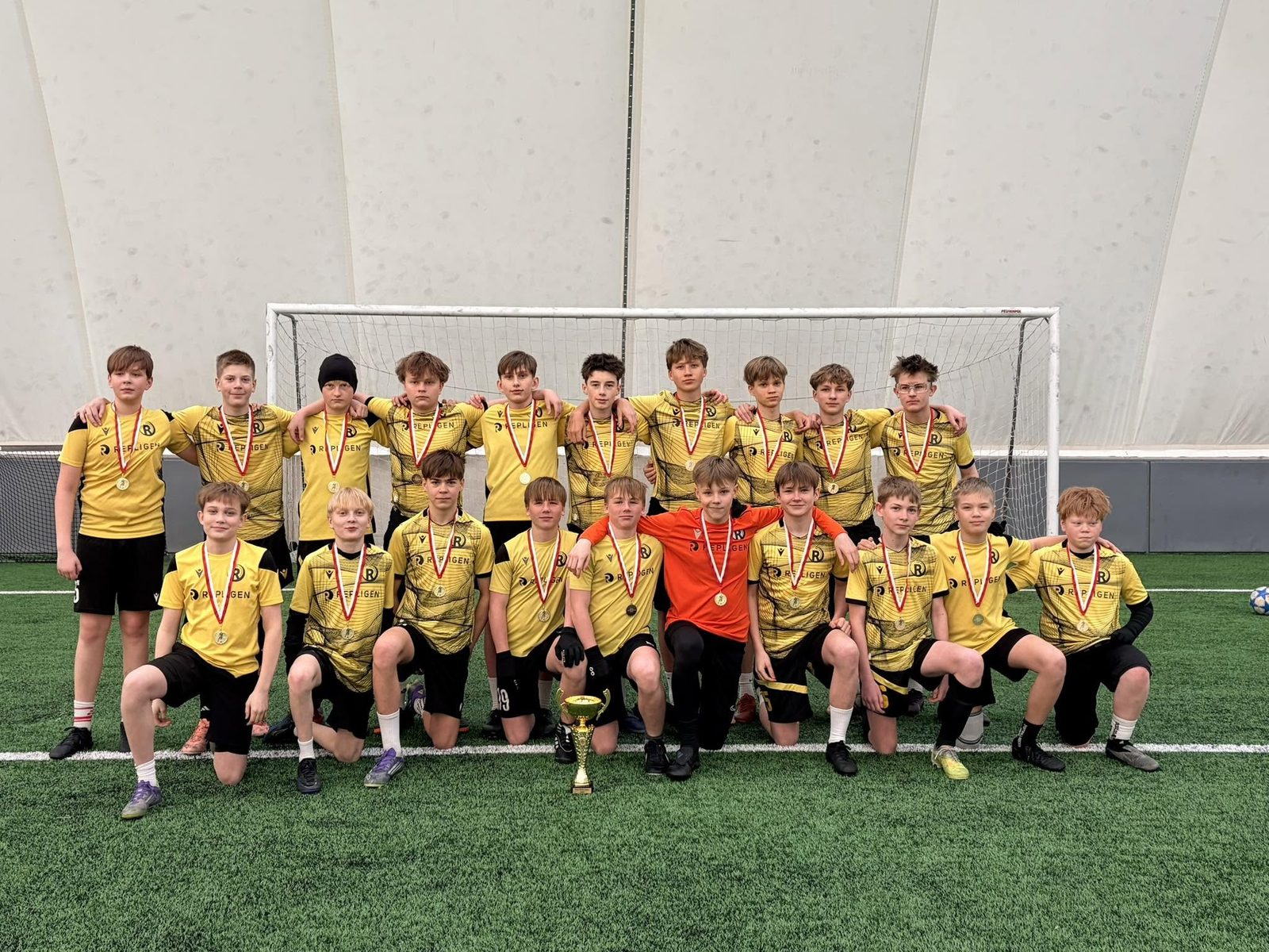 FC Rae noortevõistkond medalitega